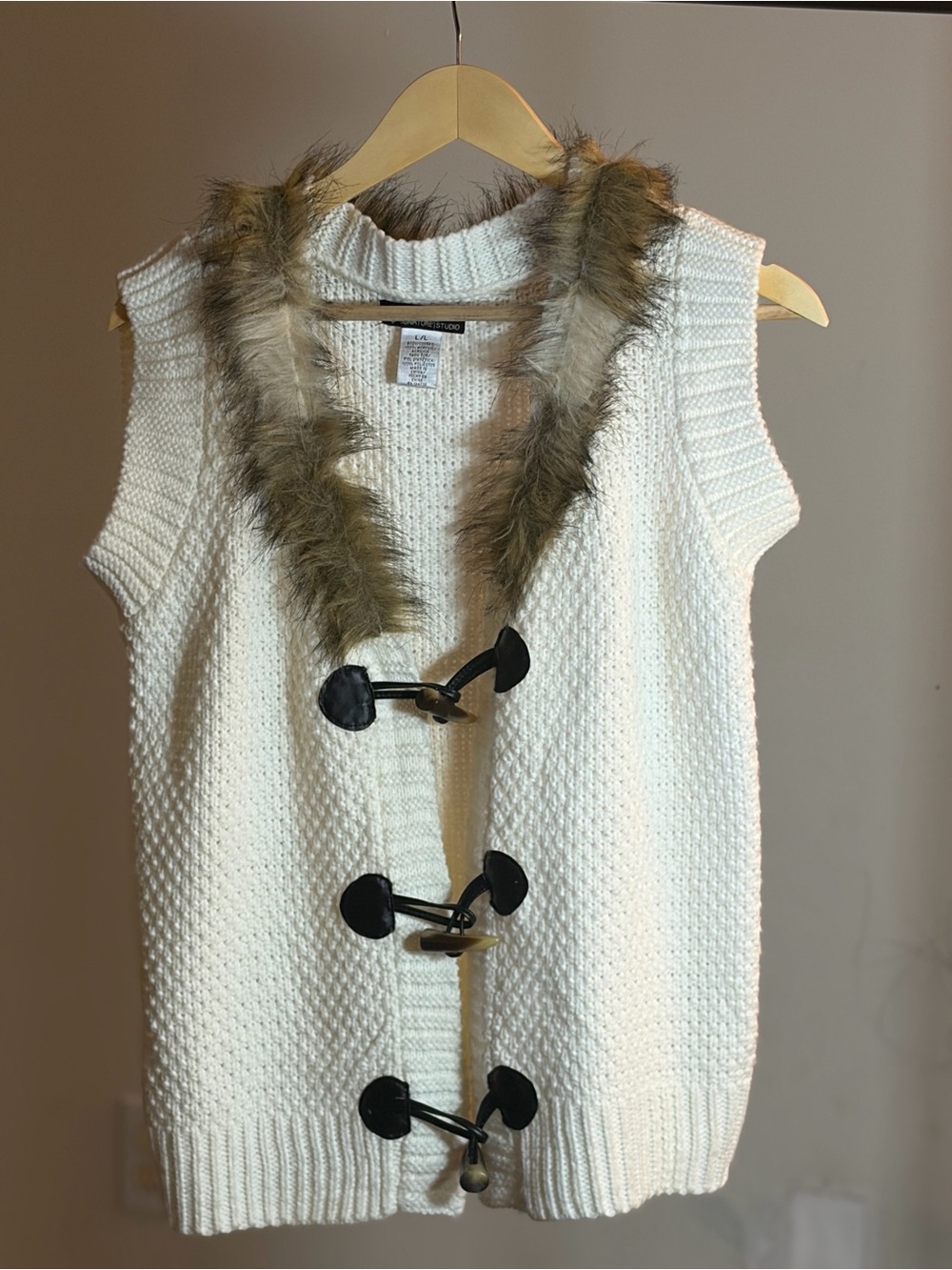 Sweater Vest Faux Fur Size Large OUTERWEAR Toggle Buttons CABINCORE